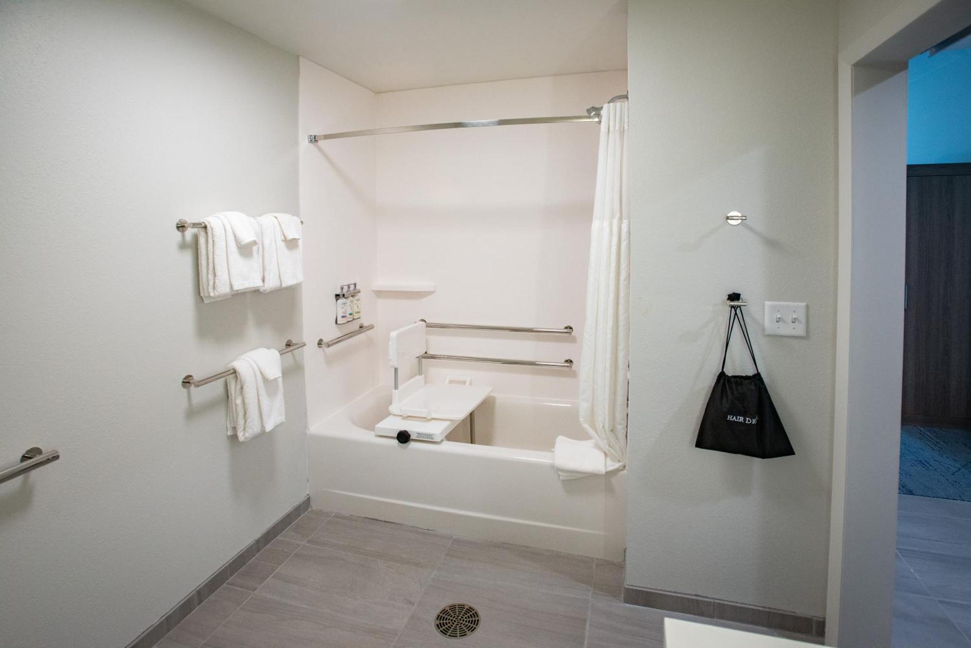 Holiday Inn Express & Suites Pensacola Airport North - I-10 By Ihg Ferry Pass エクステリア 写真