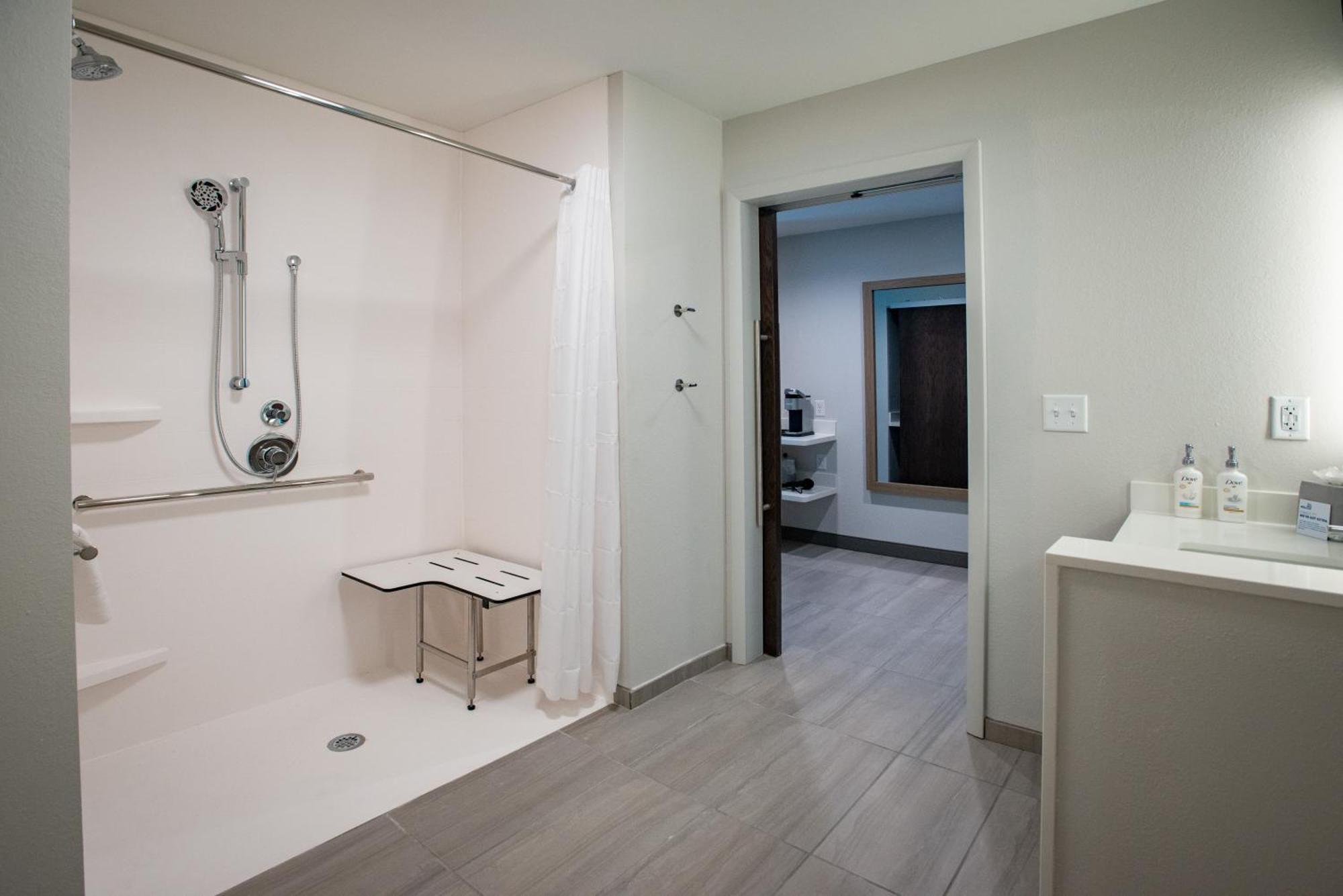 Holiday Inn Express & Suites Pensacola Airport North - I-10 By Ihg Ferry Pass エクステリア 写真