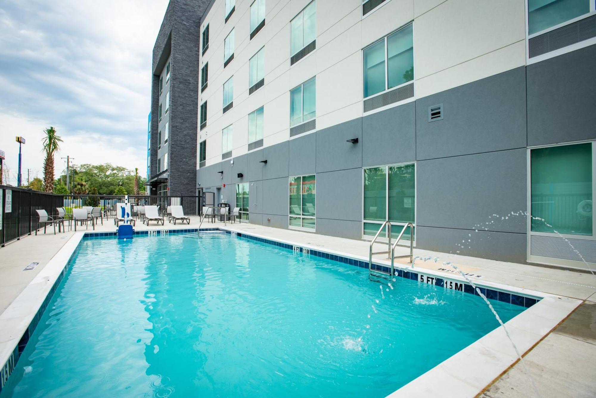 Holiday Inn Express & Suites Pensacola Airport North - I-10 By Ihg Ferry Pass エクステリア 写真